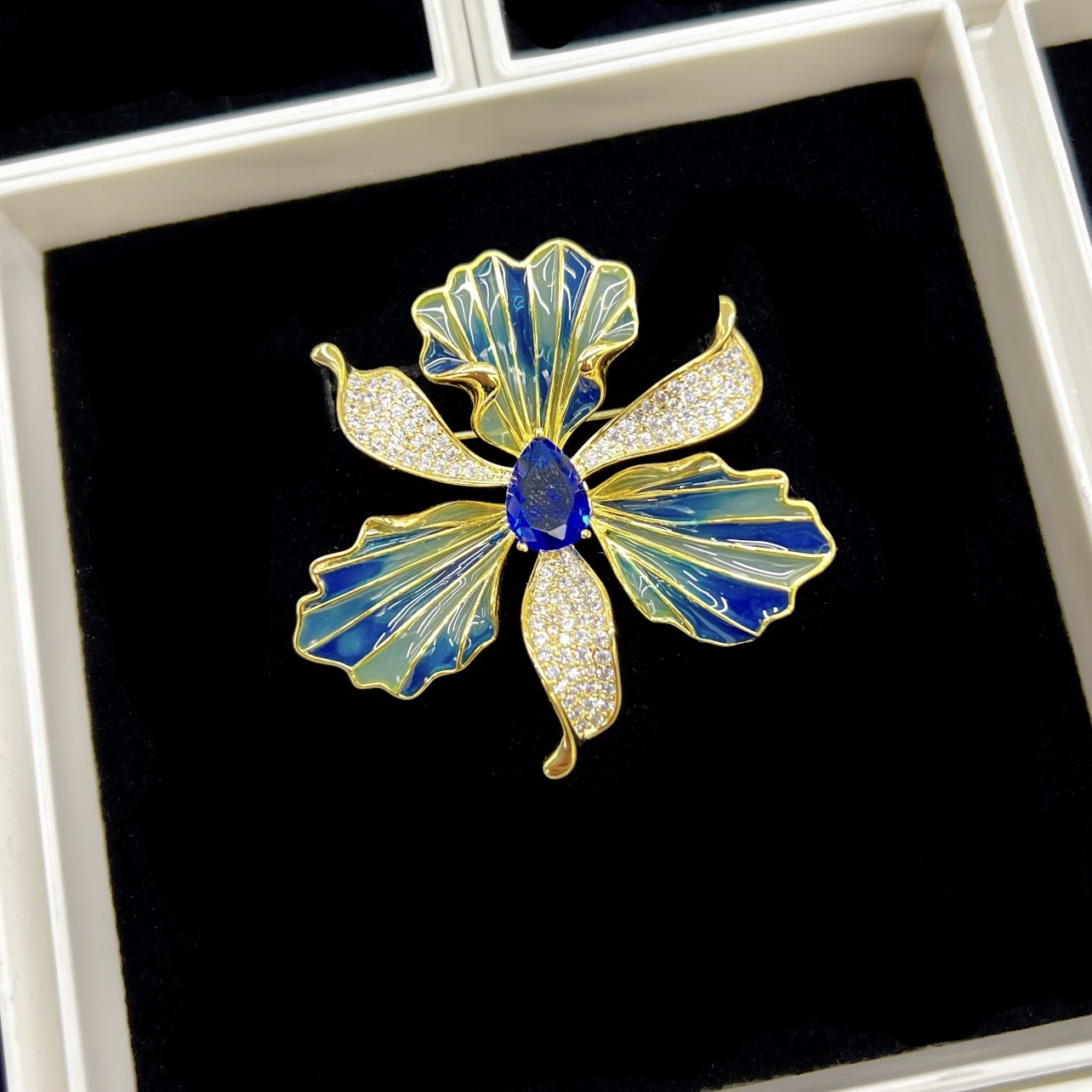 013831f9-cf62-4382-95bc-9a931ad04f29 Broche – Image 1