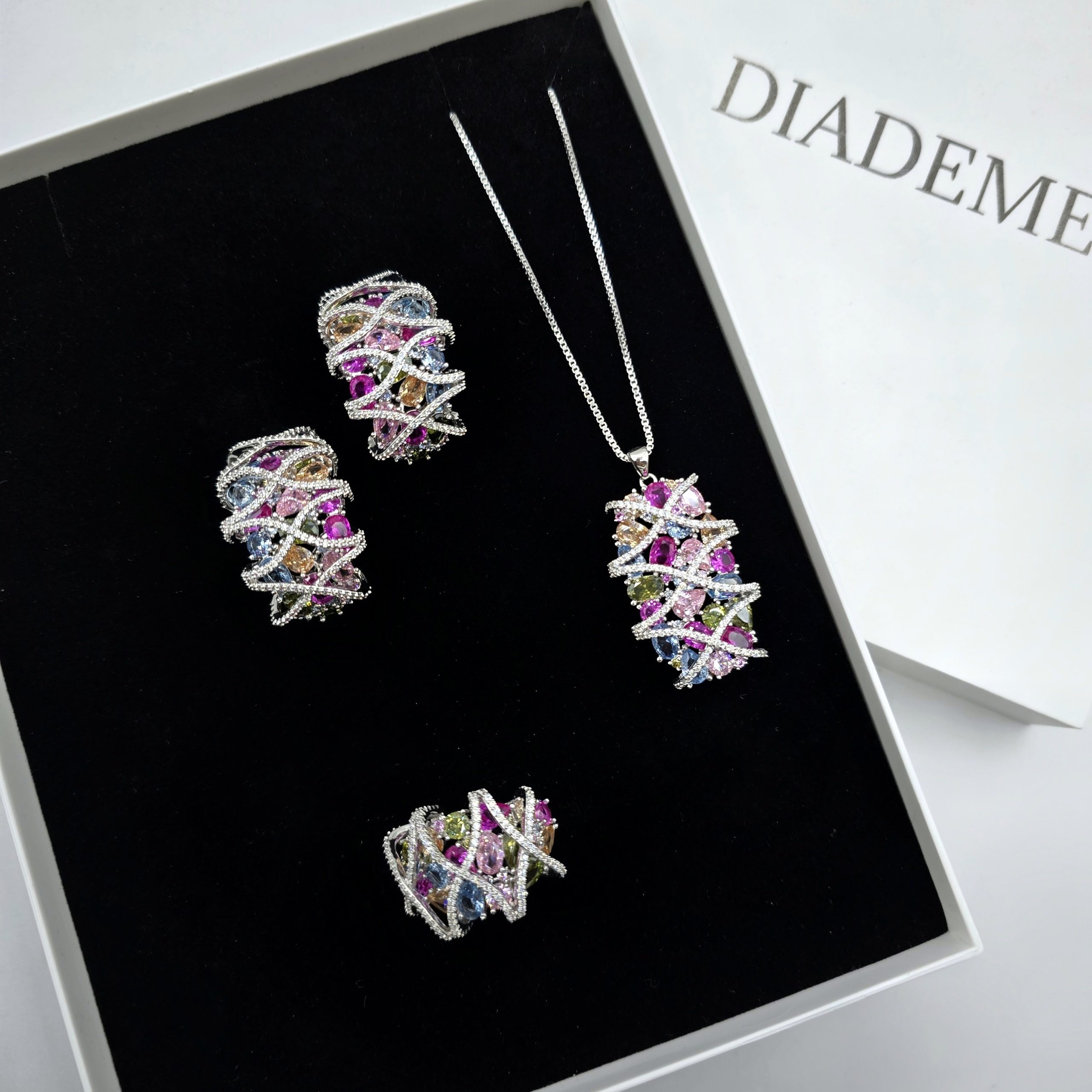 2025/03/20250301_140622-scaled.jpg Parure zircon – Image 1