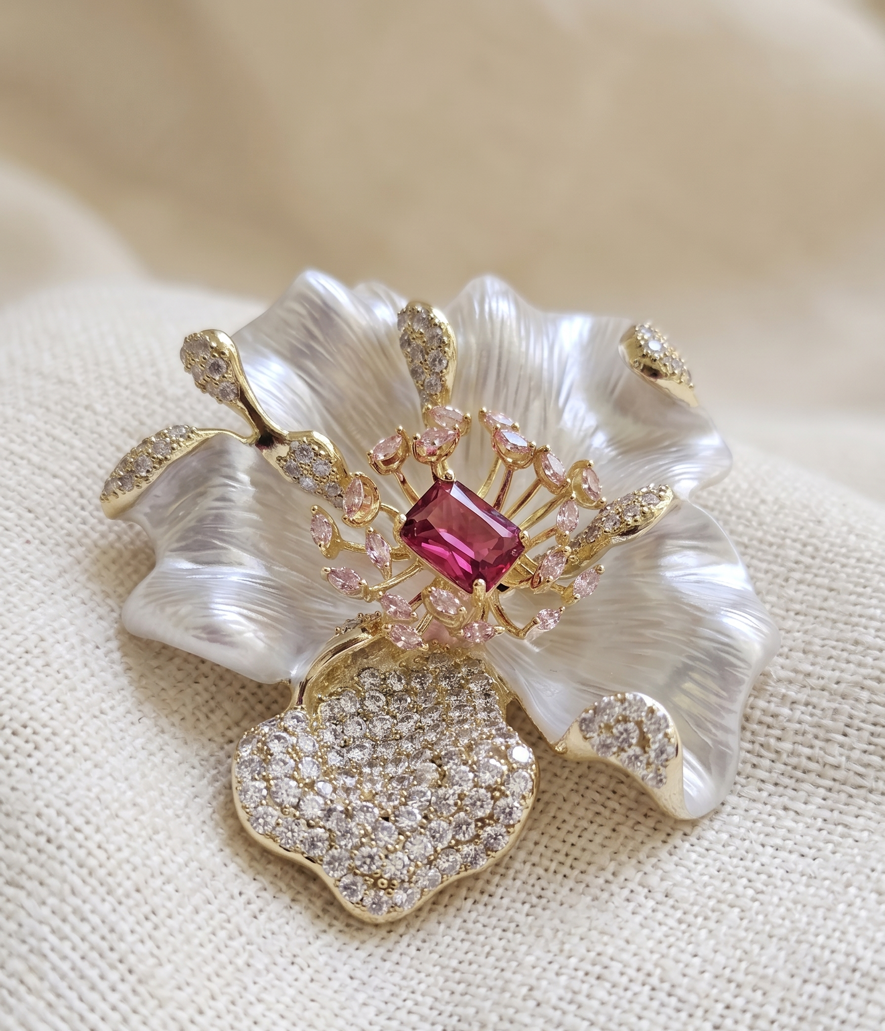 Broche en Zircon (14) Broche en Zircon – Image 1